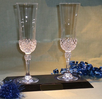 Champagne Flutes 7oz Glasses Twin c/w Engraved Wooden Base